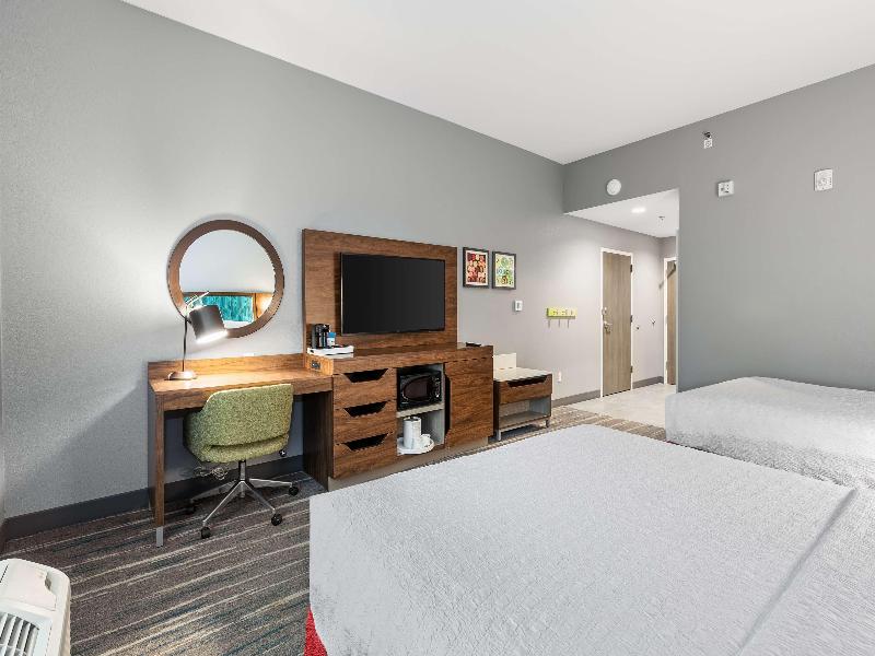 Hampton Inn Madison image