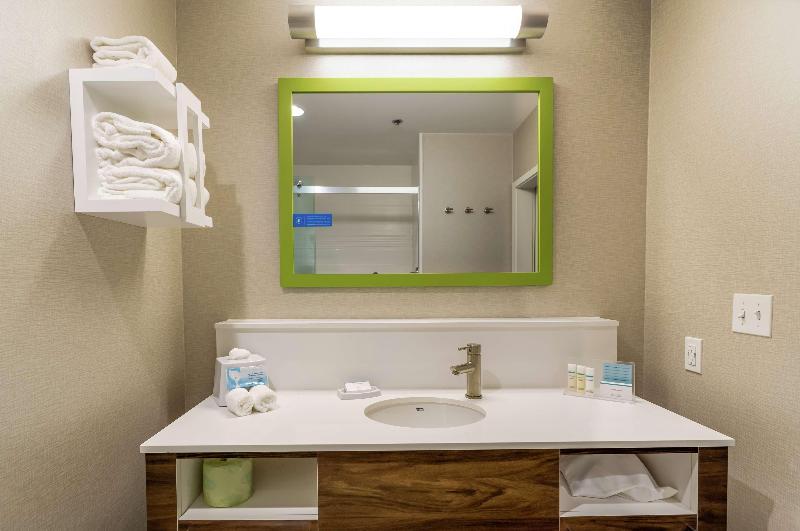 Hampton Inn Madison image