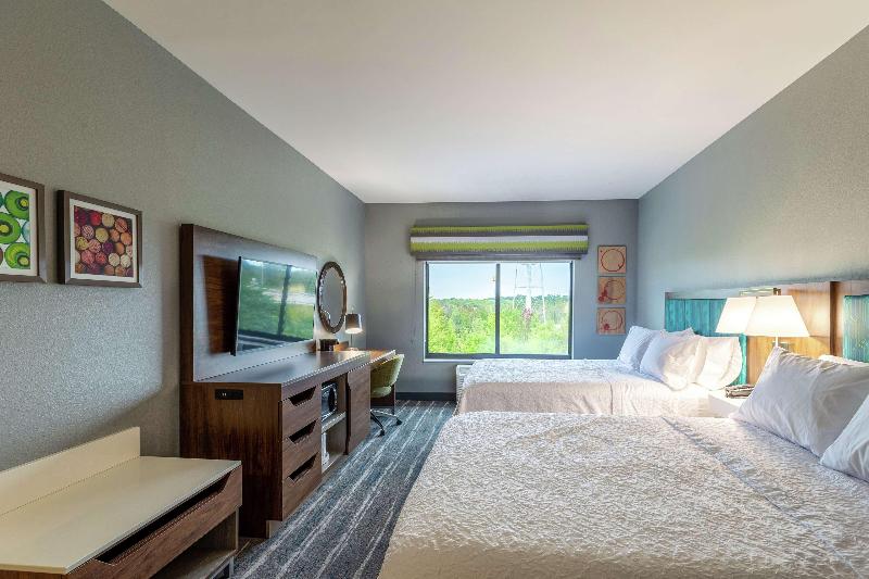 Hampton Inn Madison image