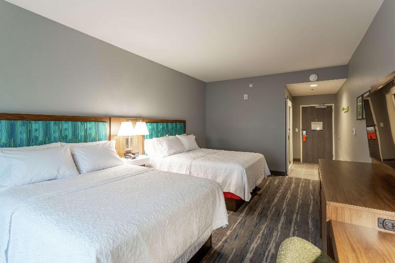 Hampton Inn Madison image