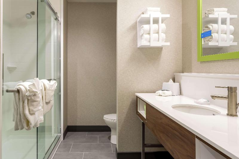 Hampton Inn Madison image