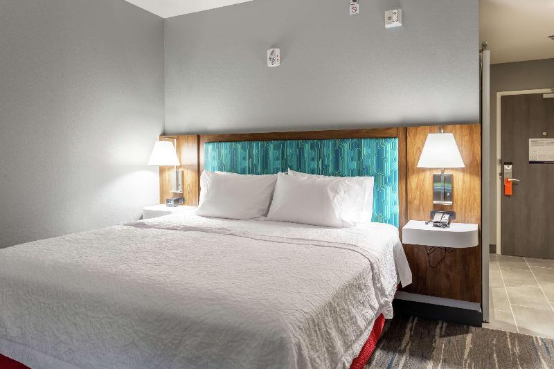 Hampton Inn Madison image