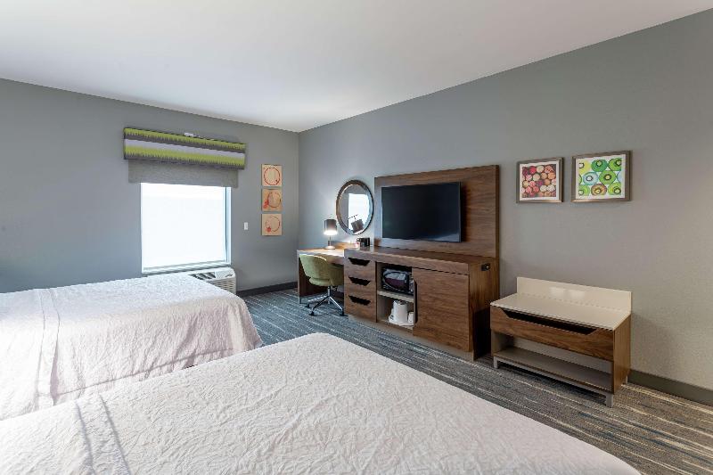 Hampton Inn Madison image