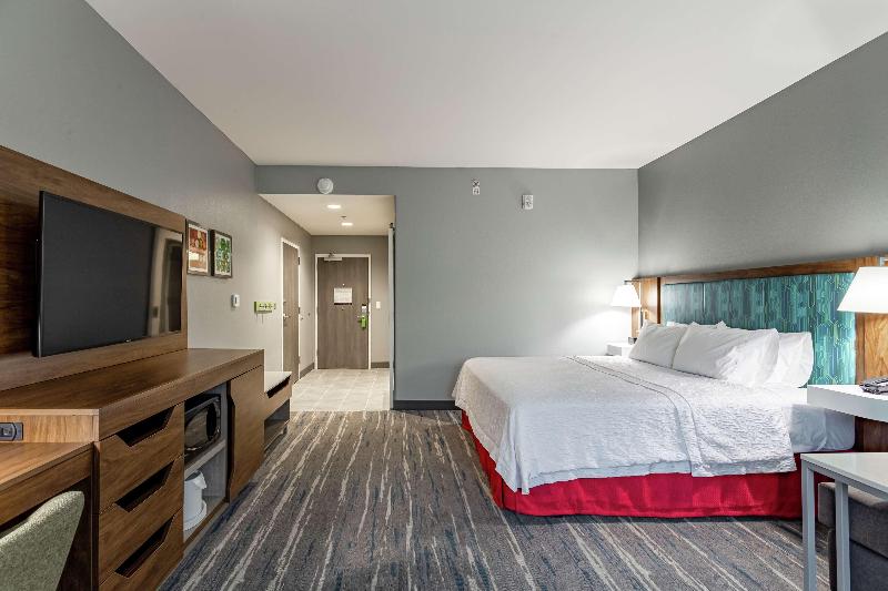 Hampton Inn Madison image