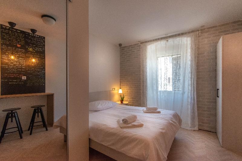 Old Town Pula Studio Apartments image