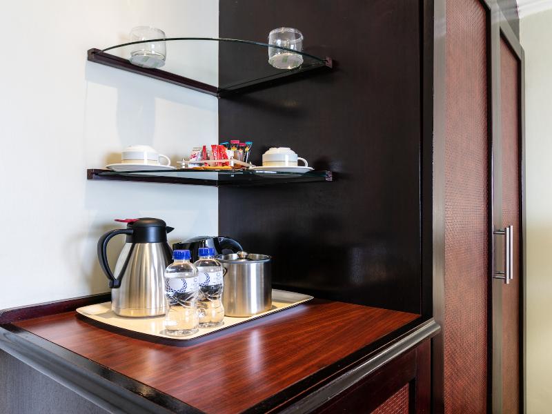 Cresta President Hotel image