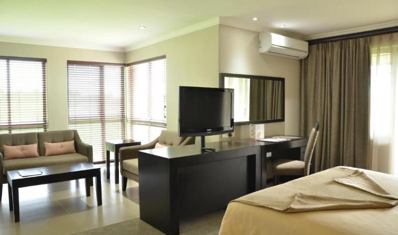 Cresta Rileys Hotel image