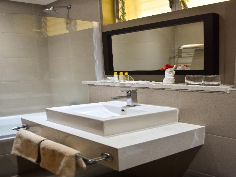 Cresta Rileys Hotel image