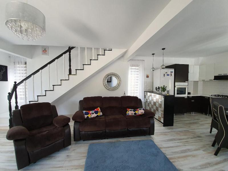 Fox Valley Villa image