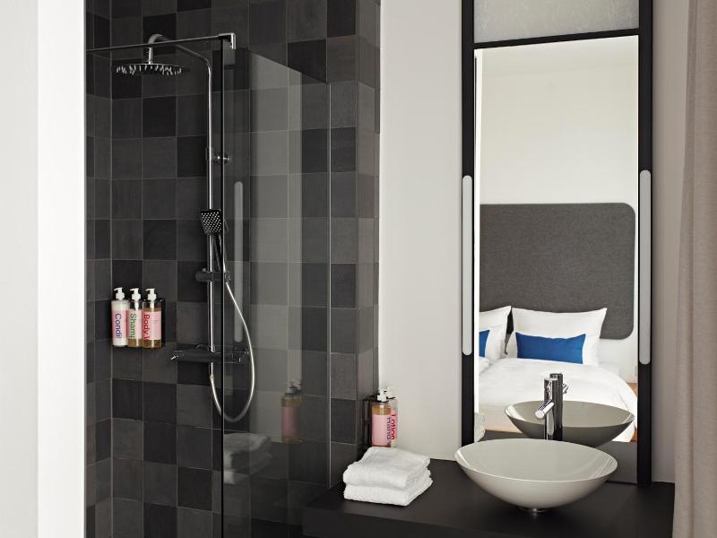 numa Drift Rooms & Apartments image