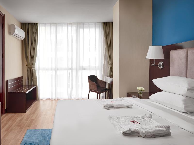 Olympia City Hotel By Dara image