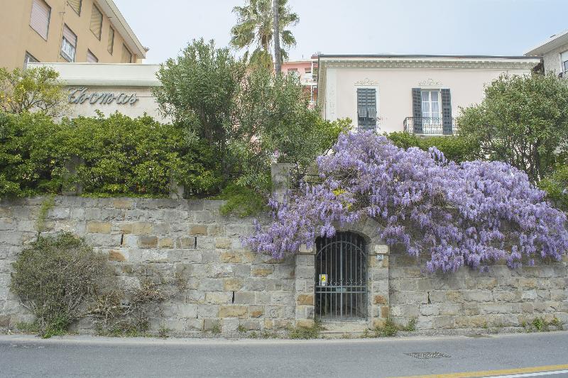 Villa Thomas — main photo