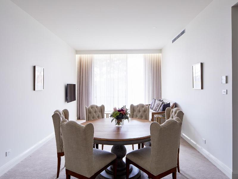 Knightsbridge Canberra image