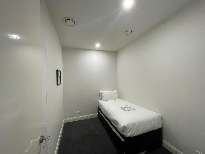 Knightsbridge Canberra image