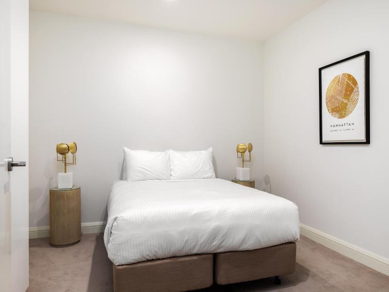 Knightsbridge Canberra image