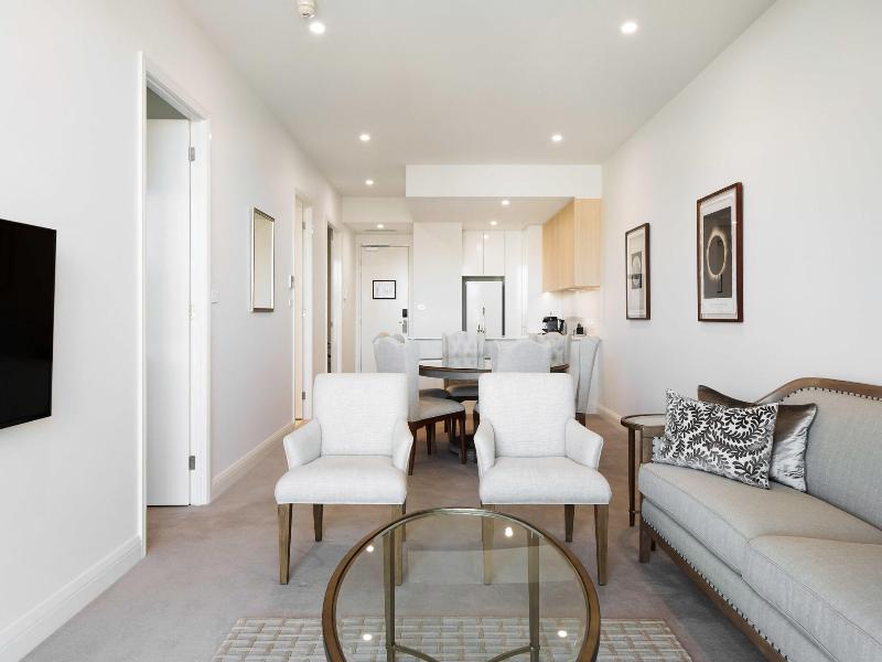 Knightsbridge Canberra image