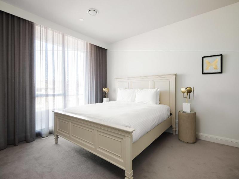 Knightsbridge Canberra image
