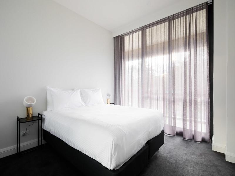 Knightsbridge Canberra image