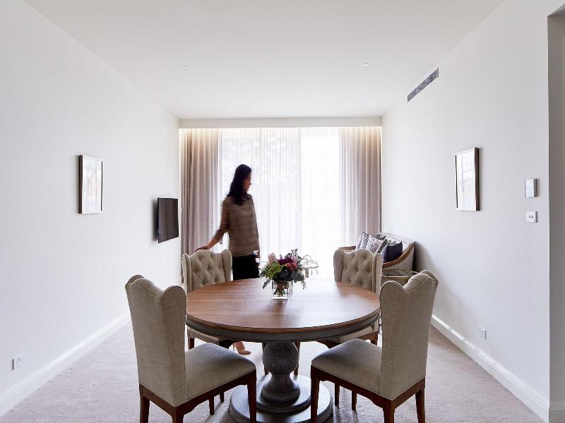 Knightsbridge Canberra image