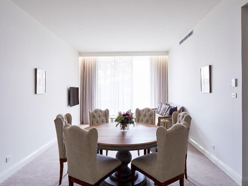 Knightsbridge Canberra image