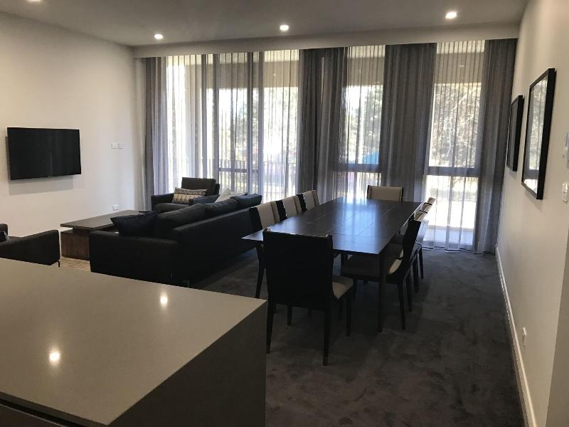 Knightsbridge Canberra image