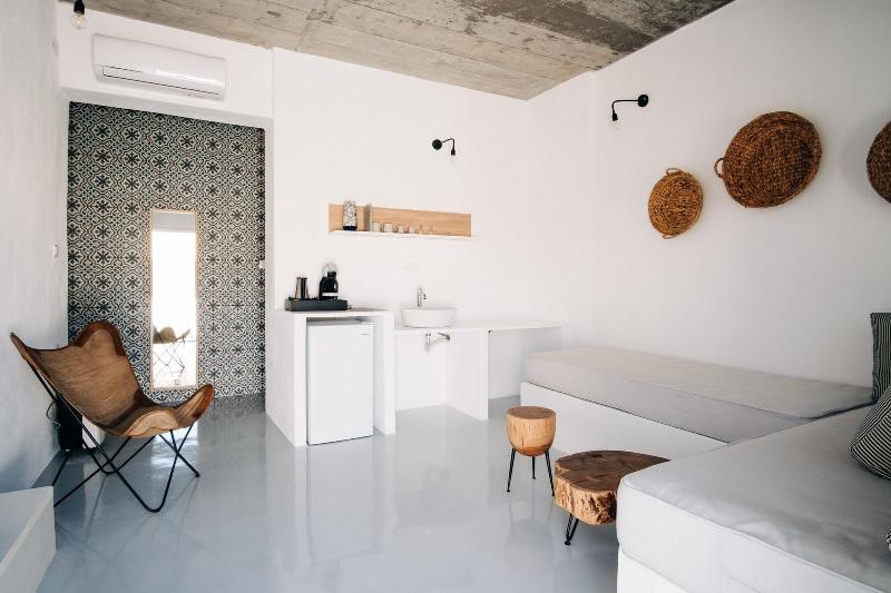 Mesanto Luxury Suites - Image 3