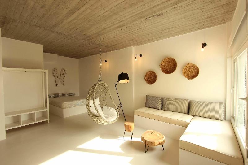 Mesanto Luxury Suites - Image 10