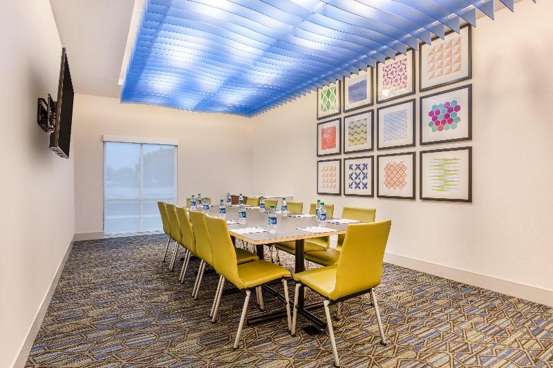 Holiday Inn Express and Suites Ottawa image