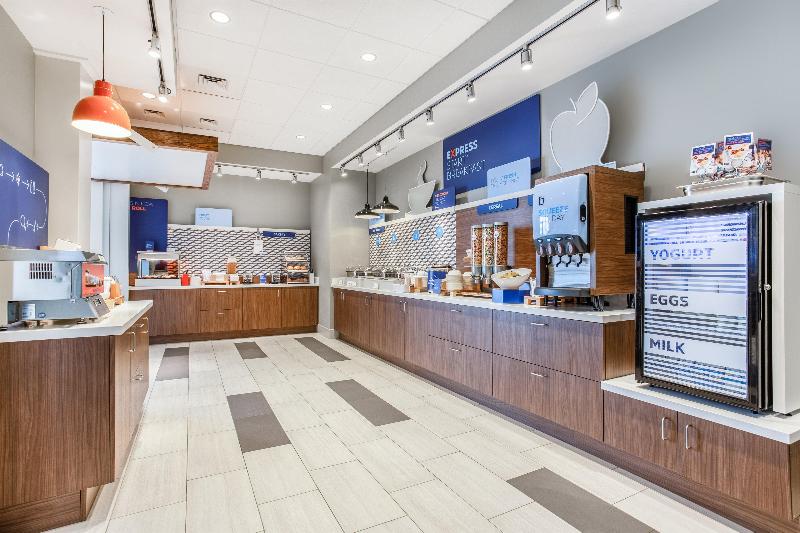 Holiday Inn Express and Suites Ottawa image