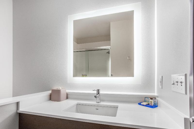 Holiday Inn Express and Suites Ottawa image