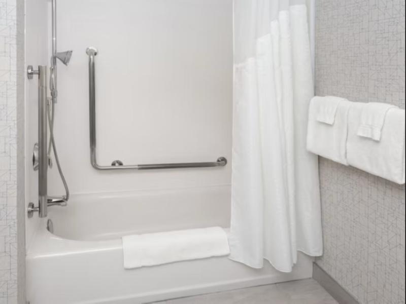 Holiday Inn Express and Suites Ottawa image
