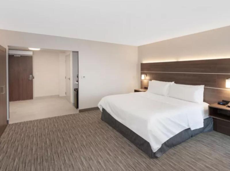 Holiday Inn Express and Suites Ottawa image