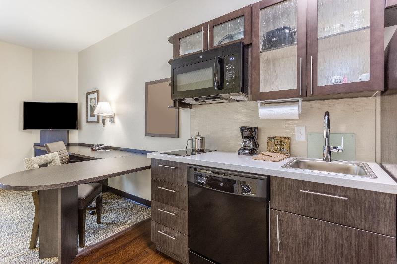 Candlewood Suites Davenport photo 10