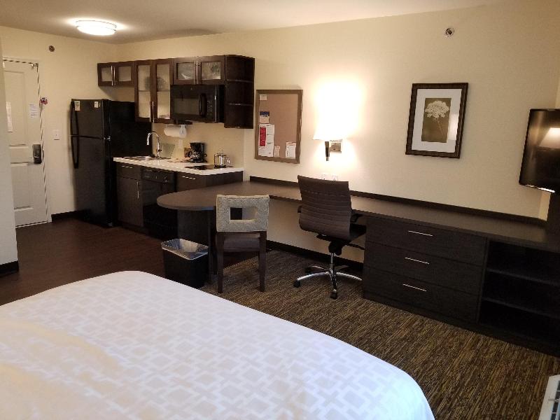 Candlewood Suites Davenport photo 23