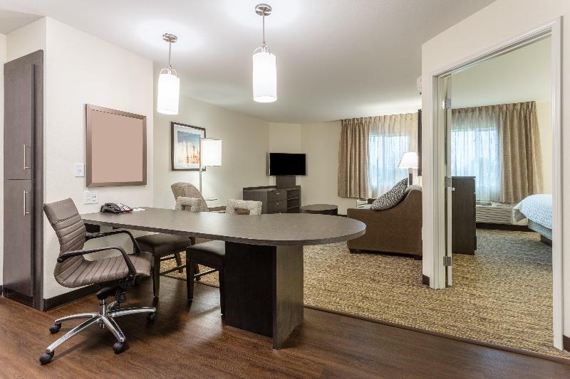 Candlewood Suites Davenport image