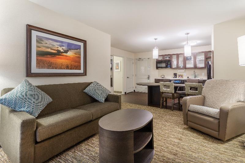 Candlewood Suites Davenport image