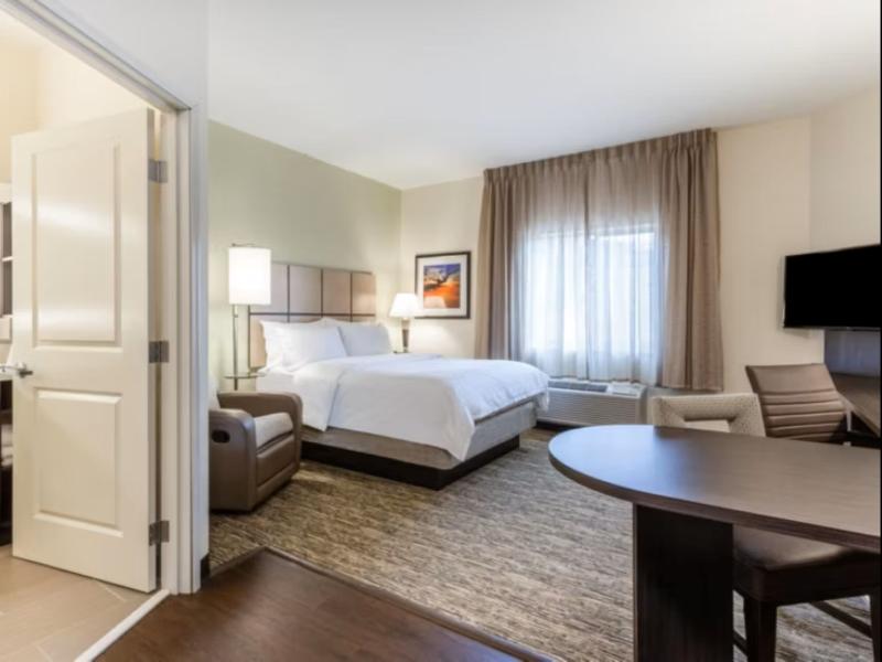 Candlewood Suites Davenport image