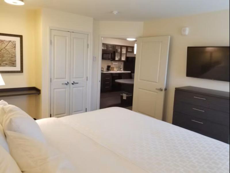Candlewood Suites Davenport image