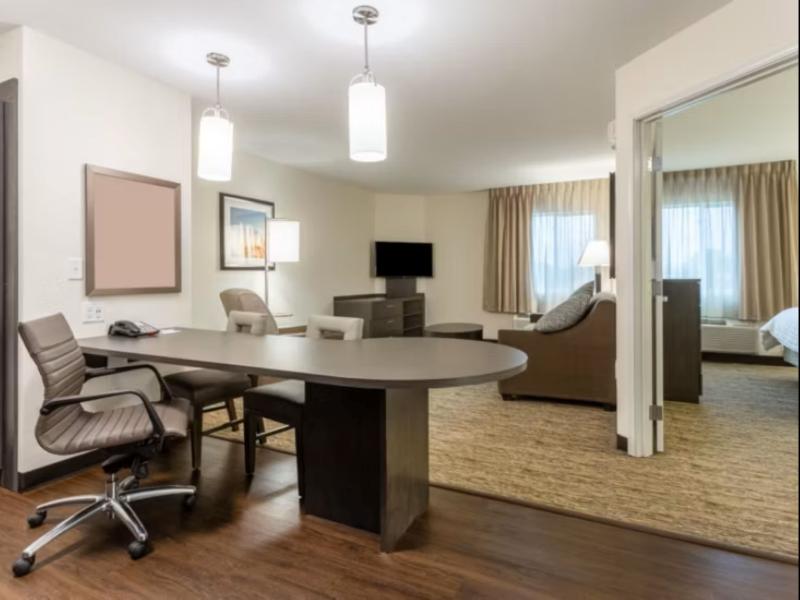 Candlewood Suites Davenport image