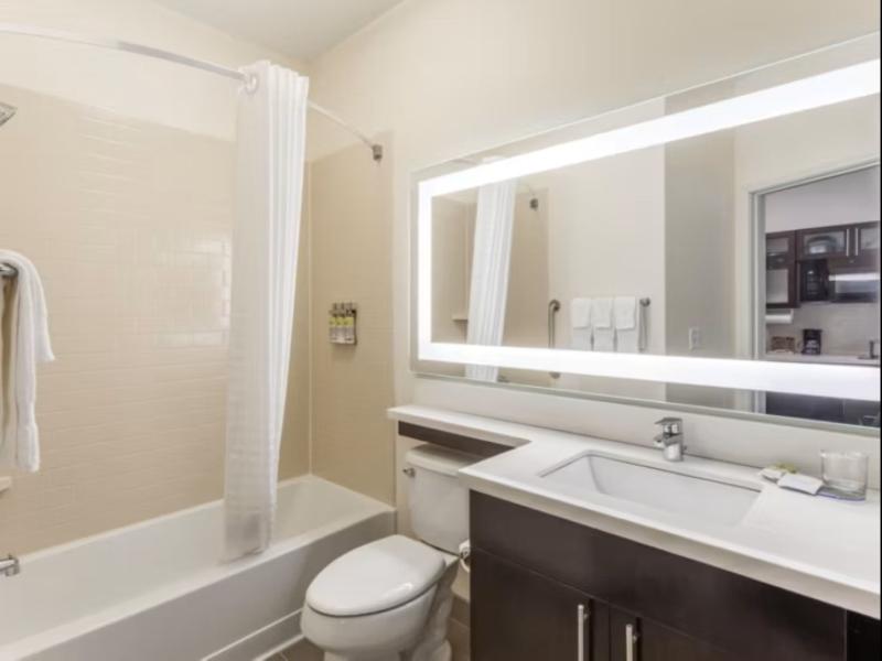 Candlewood Suites Davenport image