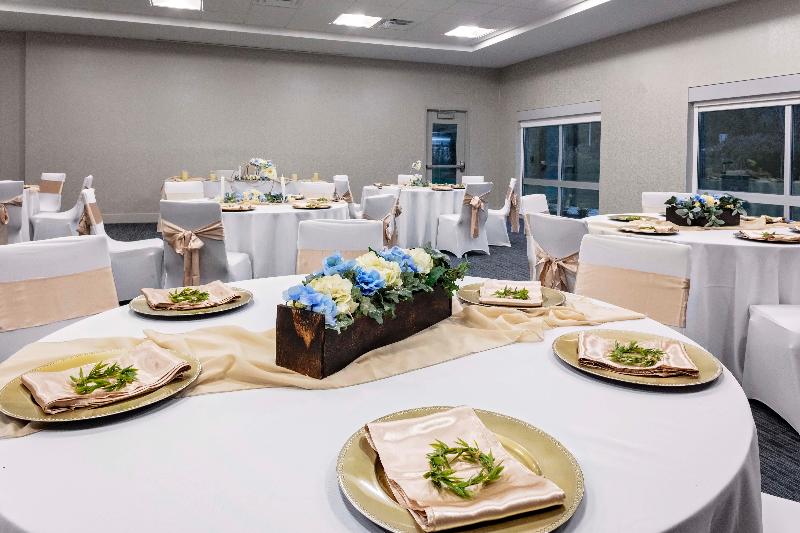 Holiday Inn Express & Suites Madison image