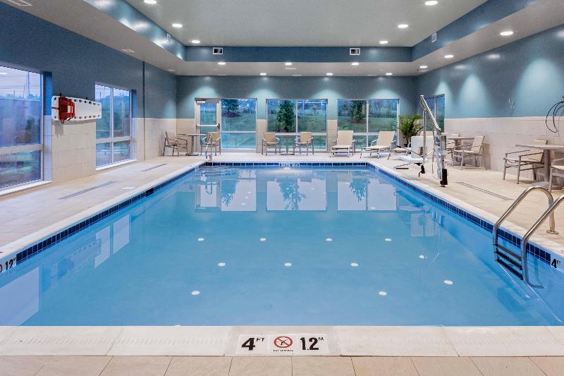 Holiday Inn Express & Suites Madison image