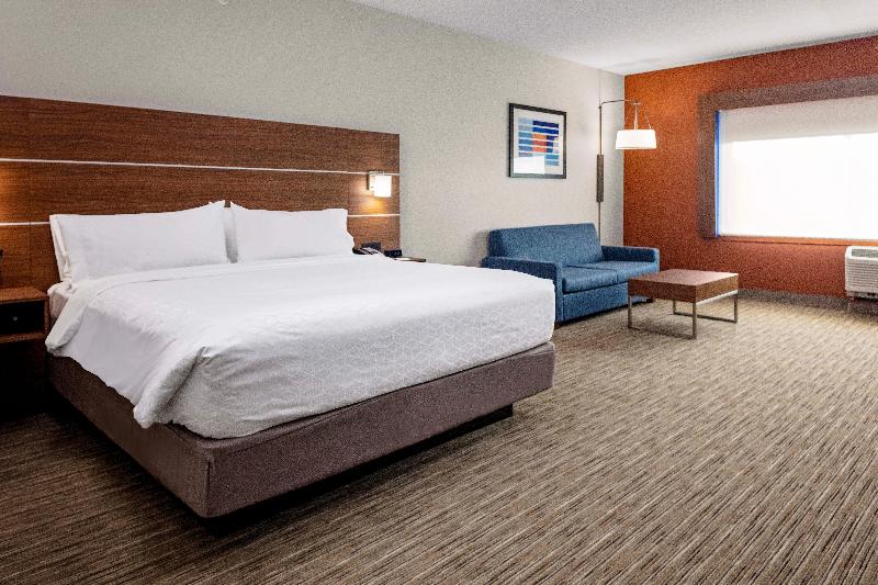 Holiday Inn Express & Suites Madison image