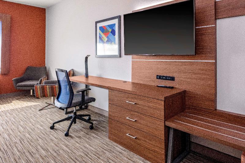 Holiday Inn Express & Suites Madison image