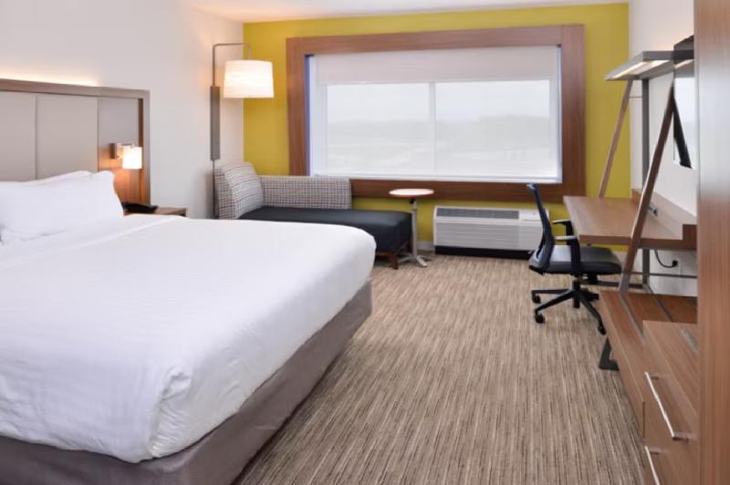 Holiday Inn Express & Suites Madison image
