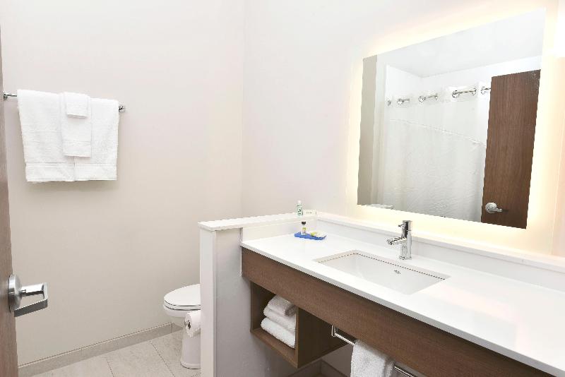 Holiday Inn Express & Suites Madisonville By IHG