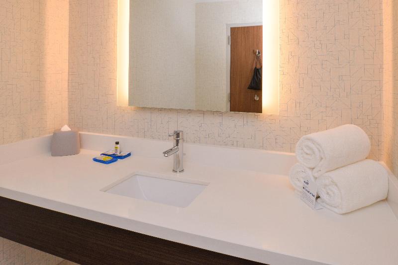 Holiday Inn Express & Suites Shreveport - Downtown photo 9