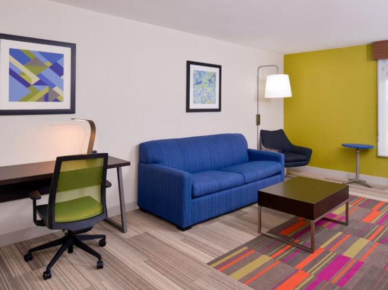 Holiday Inn Express & Suites Shreveport - Downtown image