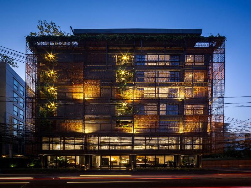 Ir-On Hotel image