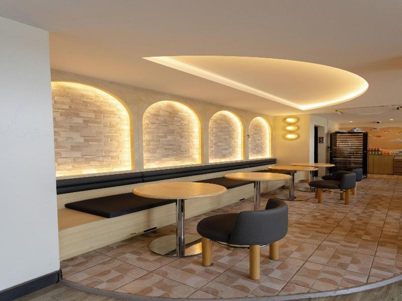 Ir-On Hotel image